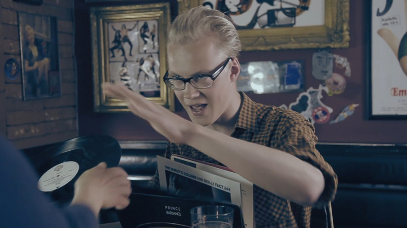 l katso silmiin -musiikkivideosta 2013
